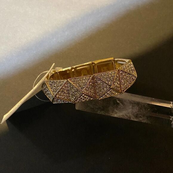 Amrita Singh Gold Enamel Stretch Statement Bracelet - Picture 2 of 6